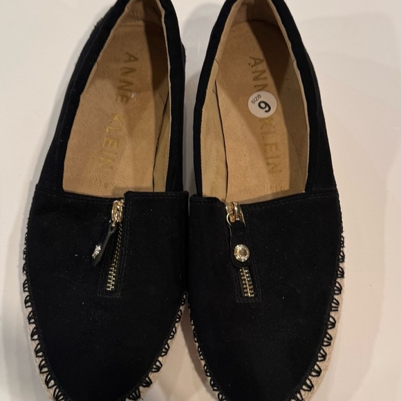 Anne Klein Black and Cream Flats - Picture 2 of 8